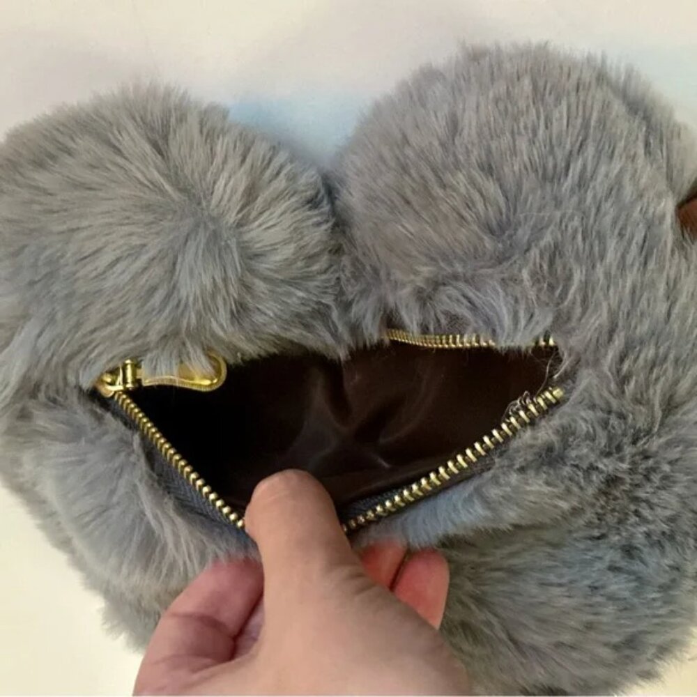 Heart-Shaped Faux Fur (Light Gray) Crossbody Shoulder Bag Purse (NEW & SO CUTE!) - Picture 3 of 9